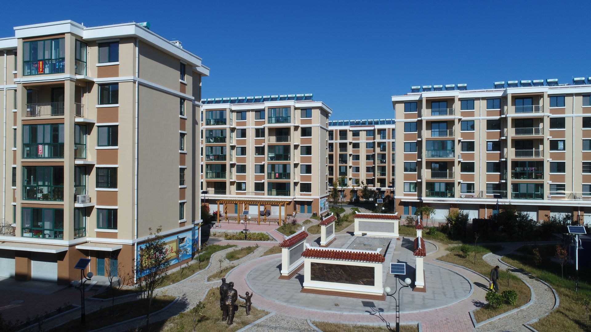 青岛万搏（中国）集团莱西平度公司河头店镇龙泉湖社区项目实景图02_compressed